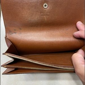 Louis Vuitton authentic long wallet some wear. Beautiful wallet great value